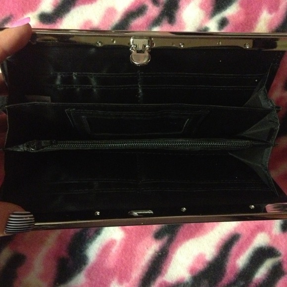 Rue 21 Zebra With Pink Hearts Wallet - Picture 3 of 3