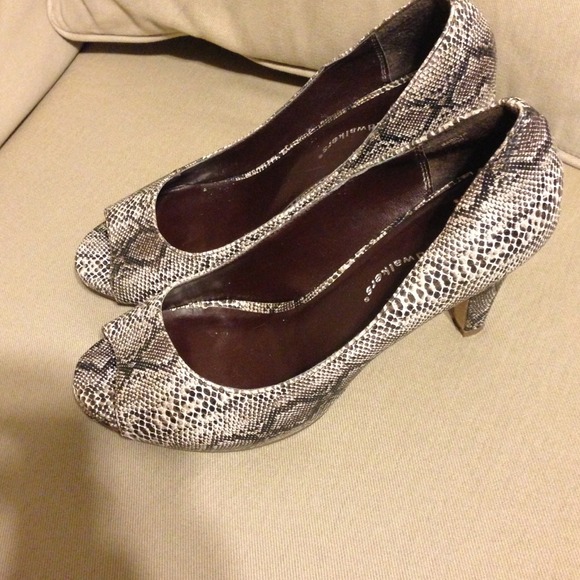 Fierce heels snake skin size 8.5 w