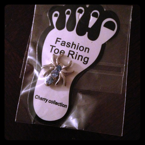 💙Silver with blue spider toe ring💙 NWOT❗❗