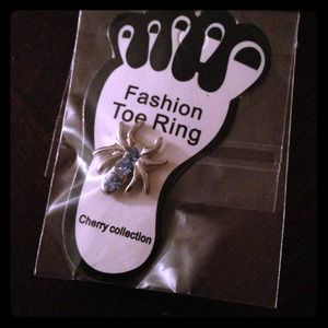 💙Silver with blue spider toe ring💙 NWOT❗❗