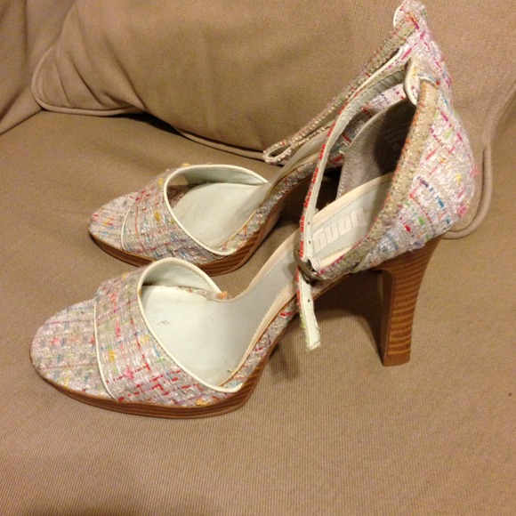 Bongo with multi color tweed stich heels size 8.5
