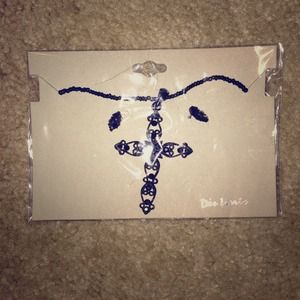 NECER WORN❗❗Black cross necklace with earrings.