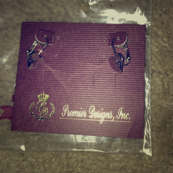 💛Silver heart earrings💛 NWOT❗❗