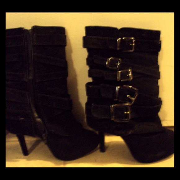 Black cute heel boots!!
