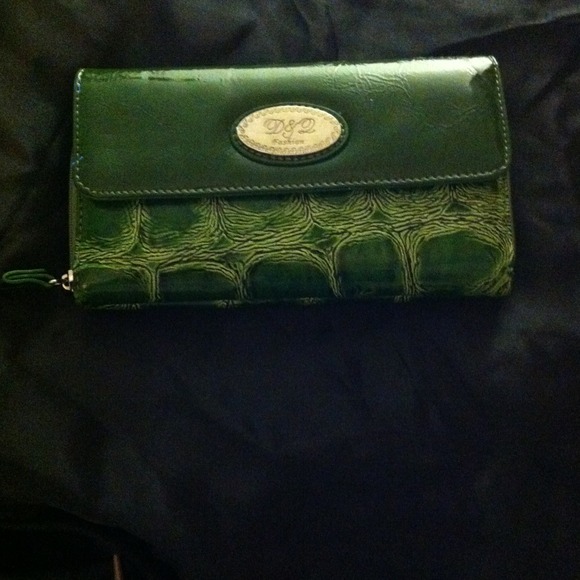 Barely used fashion wallet.