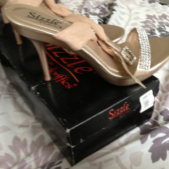 Shoes - Picture 2 of 2