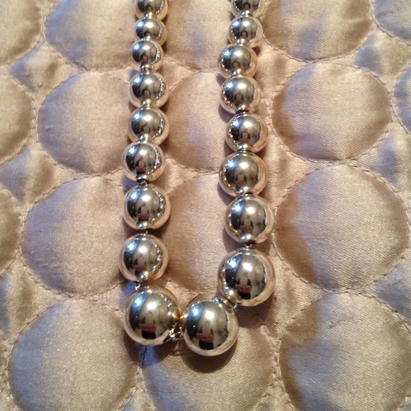 PRICE IS FIRM! Authentic Tiffany & Co. graduated beaded necklace - Picture 2 of 4
