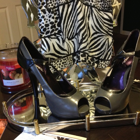 Gray and black peep toe X•Appeal 3 1/2 inch heels