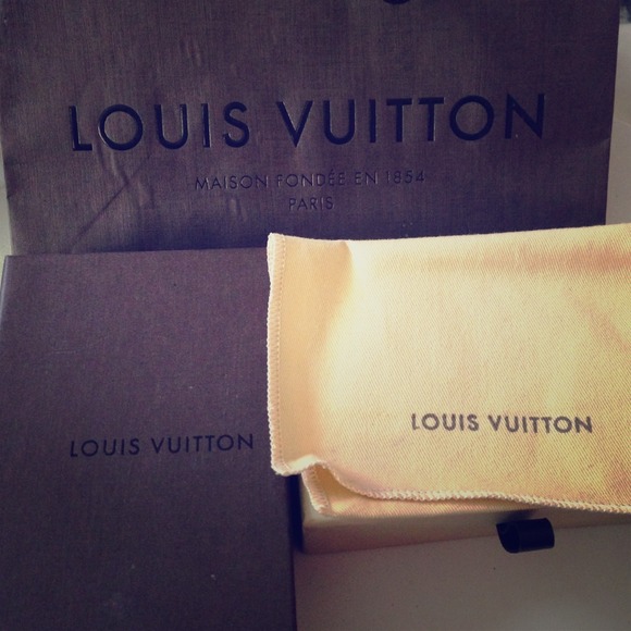 Shopping bag box and dust bag
