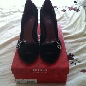 Guess black suede pumps