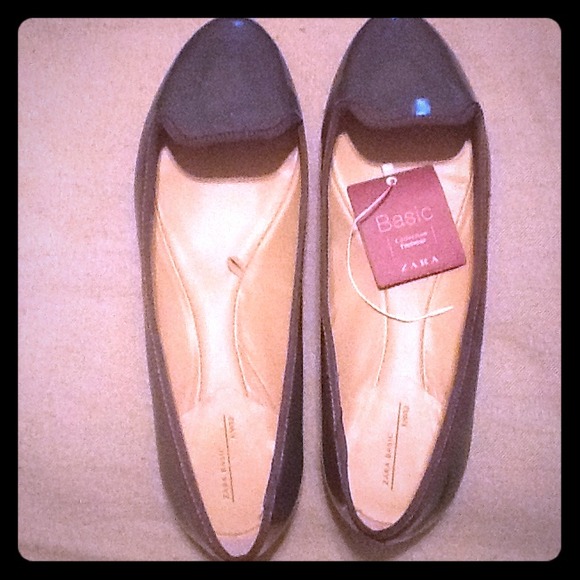 Grey patent flats