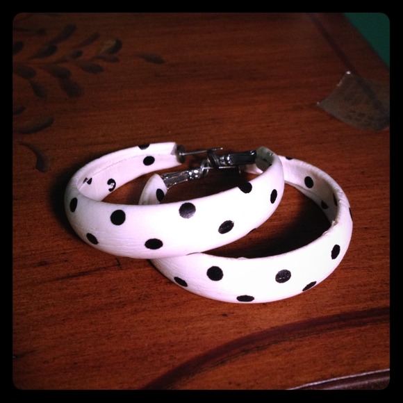 Black and white polka-dot earrings!