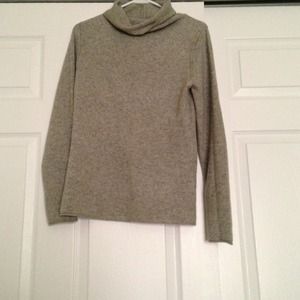 100% cashmere turtle neck