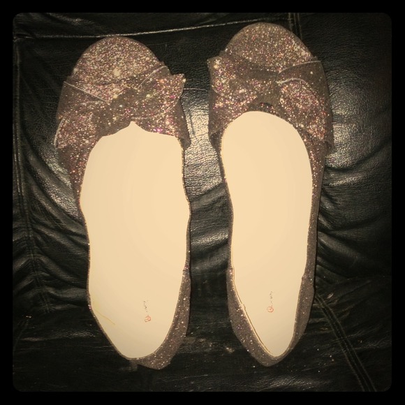 Peep toe glitter flats