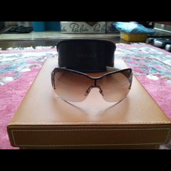 BUNDLE of sunglasses :)