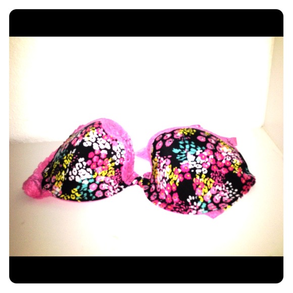 Black flowery bra with pink lace