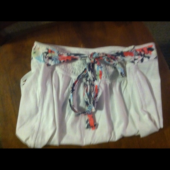 Flower Hollister Tube Top - Picture 2 of 4