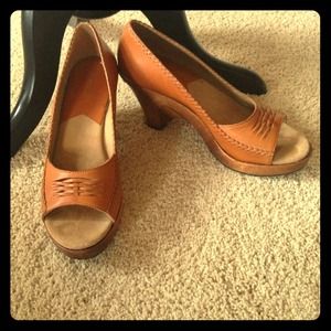 Michael Kors size 8.5 tan open toed leather heels