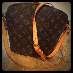 👜Authentic Louis Vuitton Handbag👜.      🎀SOLD🎀