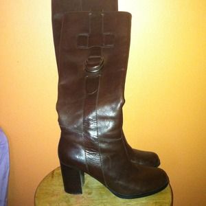 Leather knee boot size 7