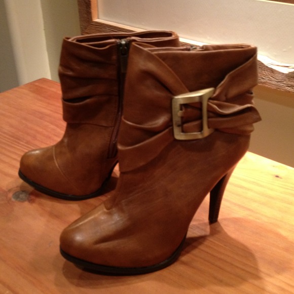 Ankle boots with buckle - Picture 4 of 4