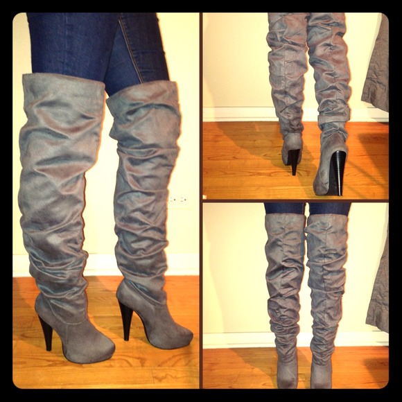 💥Like new💥 Grey thigh high boots! Price reduced!