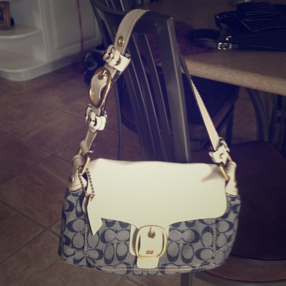 👜Authentic Coach denim/white Handbag 👜