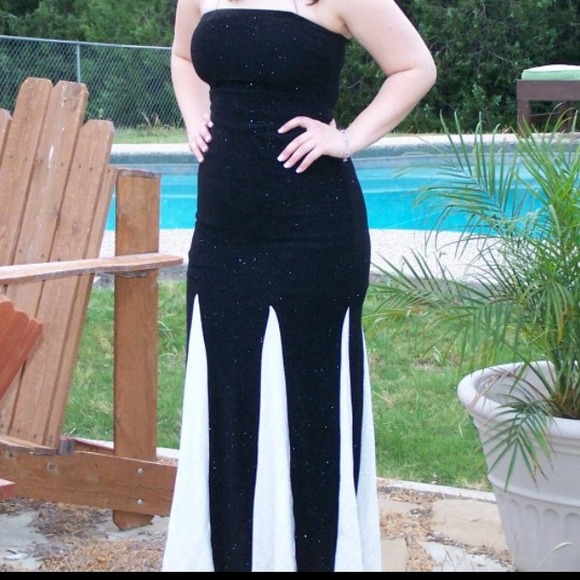 This is my prom dress from last year - Picture 2 of 2