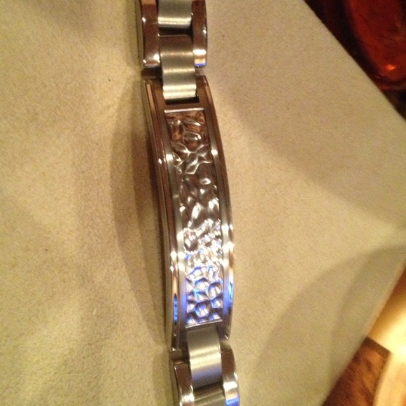 Textured ID link Bracelet - Picture 2 of 2