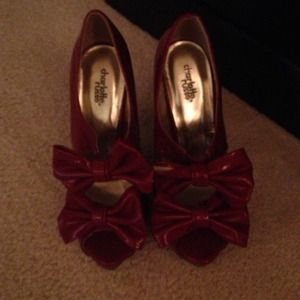 " Red bow high heels!