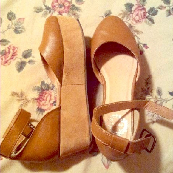 🌸RESERVED🌸 Ecote Tan Flatforms