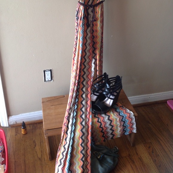 SOLD IN BOUTIQUE - Picture 2 of 2