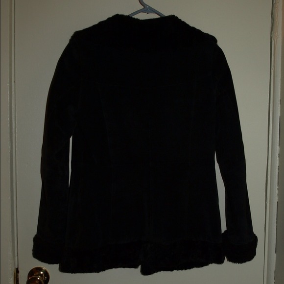 💙SALE💙Black Leather coat w/ fur trim - Picture 2 of 4