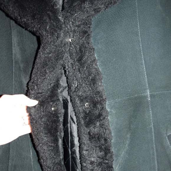 💙SALE💙Black Leather coat w/ fur trim - Picture 3 of 4