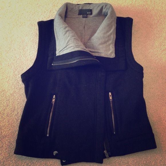 XX 21 Forever Black vest   🚫JUST REDUCED!!!!!🚫