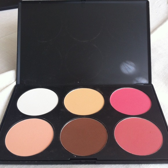 Contour and blush palate