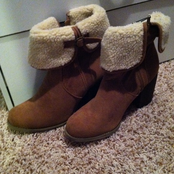 NWT Fur lined boots
