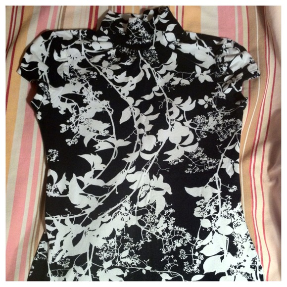 Two express mock turtle neck tees - Picture 2 of 4