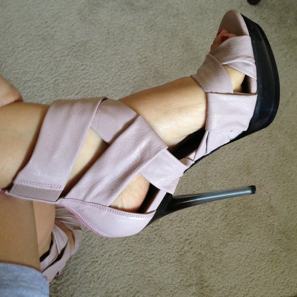 ANDREA !Genuine leather light pink sandals 😘