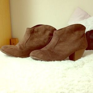 Mossimo Supply Co. Boots Size 9