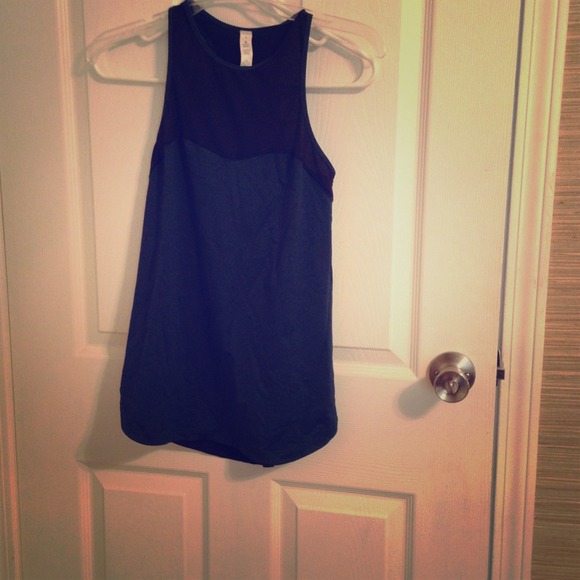 SOLD****Lulu lemon blue and black tank size 6