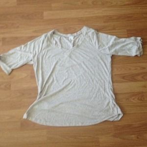 🚫🚫sold in bundle V neck blouse