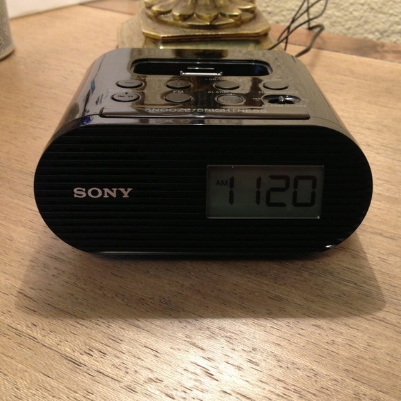 Sony iPhone clock Radio/Docking station