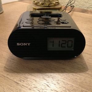 Sony iPhone clock Radio/Docking station