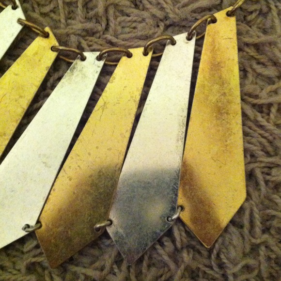 Gold and silver fierce necklace. - Picture 2 of 2