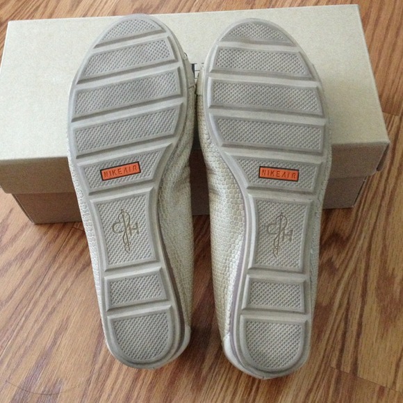 Used Cole Haan Flat - Picture 2 of 4