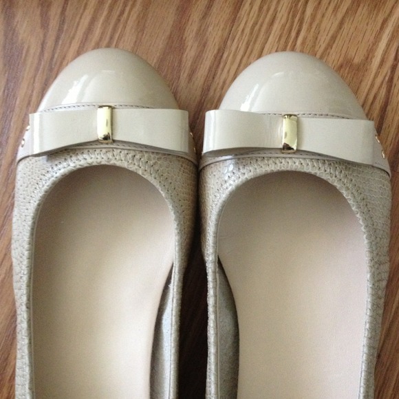 Used Cole Haan Flat - Picture 3 of 4