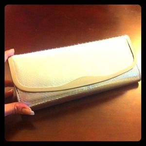 Aldo clutch