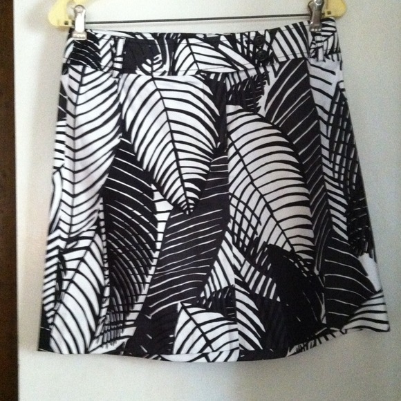 Bundle of black/white skirt & shorts. Reserved