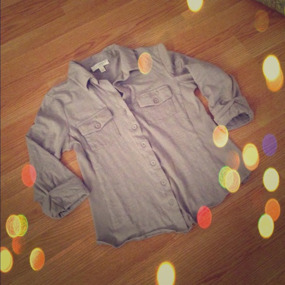 ❌SOLD❌ Fitted gray button up top SM